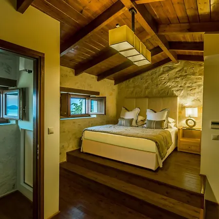 Villa Exensian Villas&suites Marathiás