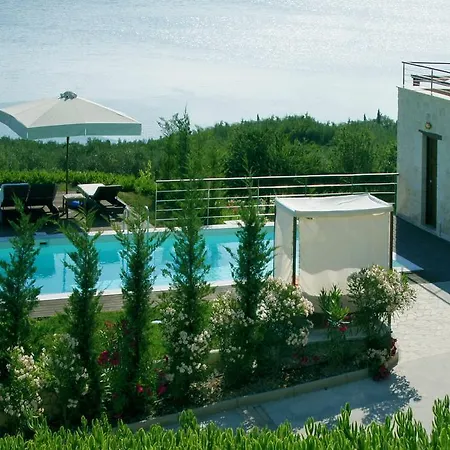 Villa Exensian Villas&suites Marathiás