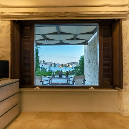 Exensian & ヴィラ Marathiás